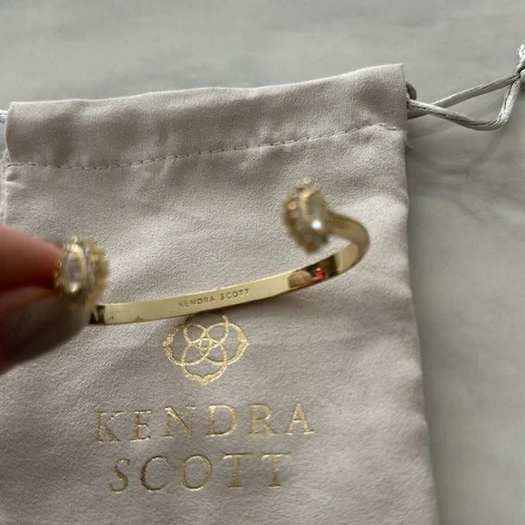 Kendra Scott Kapri Gold Cuff Bracelet in Lustra Glass - Picture 4 of 5